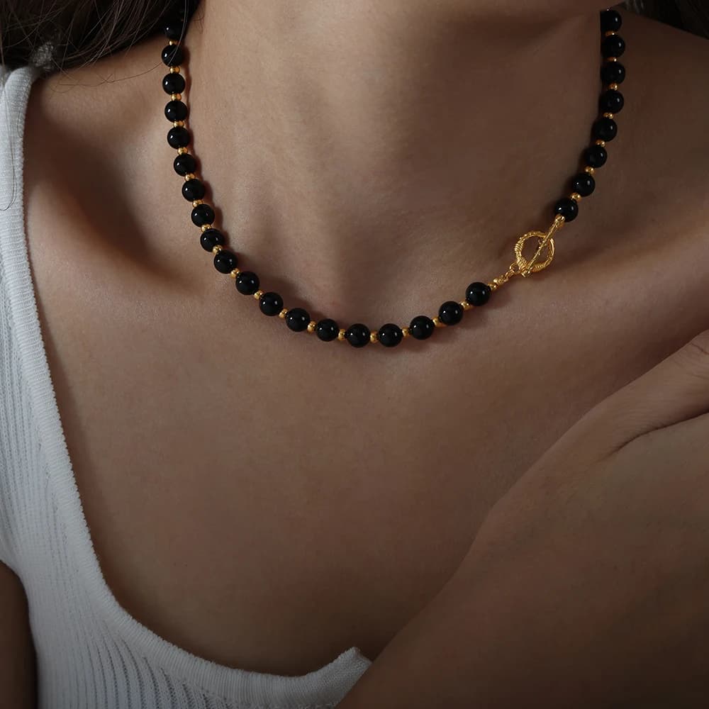 Collana in agata nera da donna con catena di perline rotonde Accessori in stile gotico Ot Fibbia Gioielli placcati in oro Regalo per coppie