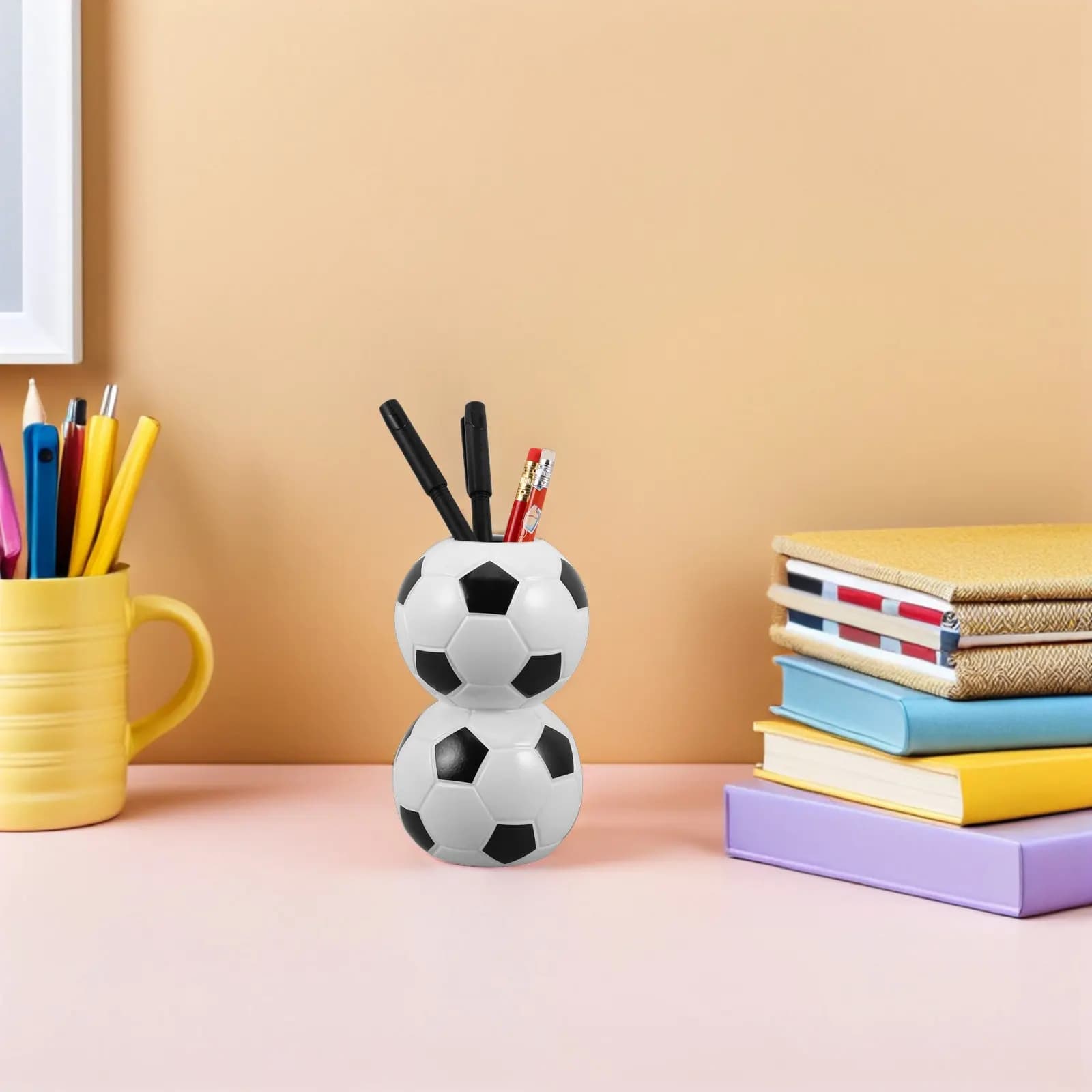 Portapenne a Forma di Pallone da Calcio, Organizzatore per Matite in Ceramica Premium, Porta Pennelli Multifunzionale, Decorazione da Scrivania a Tema Calcio per Bambini e Scuola