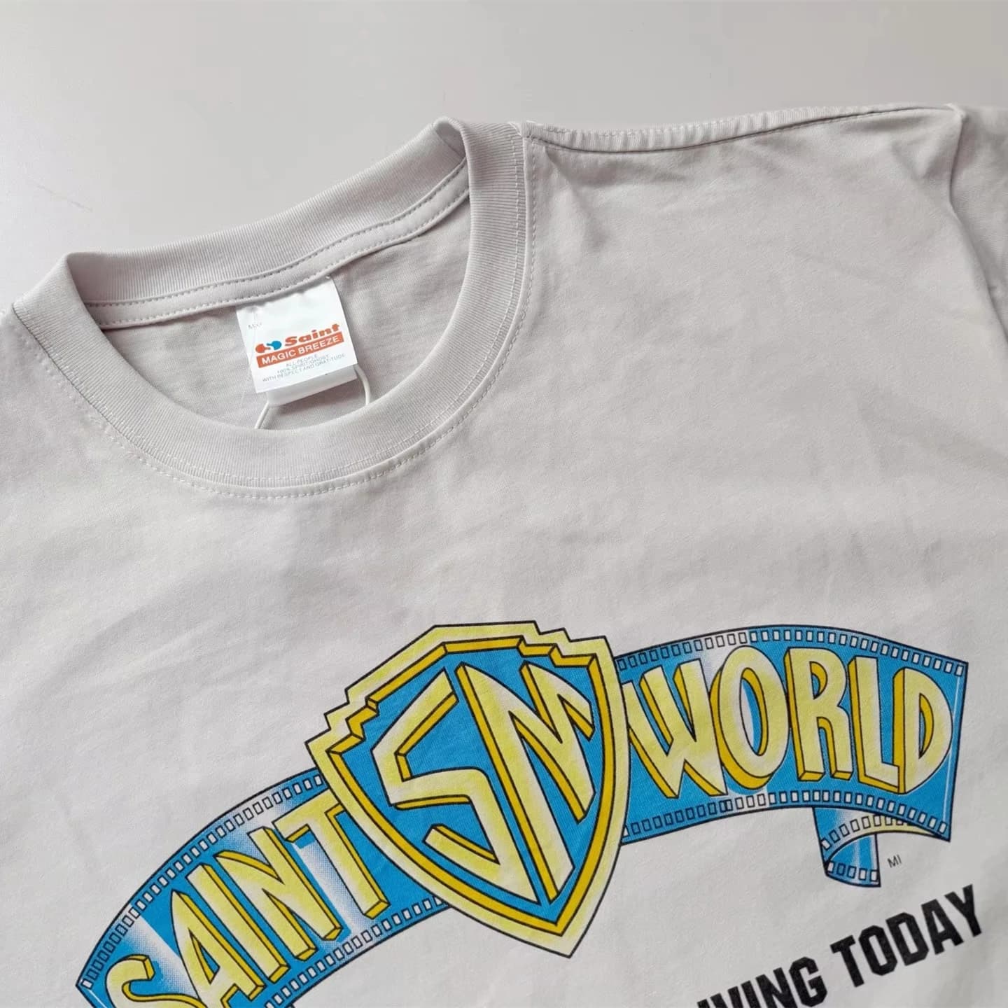 26ss SAINT SM WORLD HARSH REALITY OF LIVING TODAY EARTH T-shirt per uomo e donna