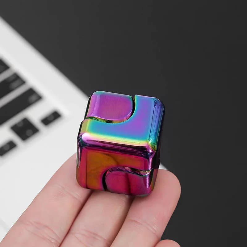 Quadrato Flipo Flip Toy Decompressione Spinning Fingertip Gyro Cubo in lega Anti-ansia Punta delle dita Agitarsi Giocattolo Spinner a mano Giocattoli di sfiato
