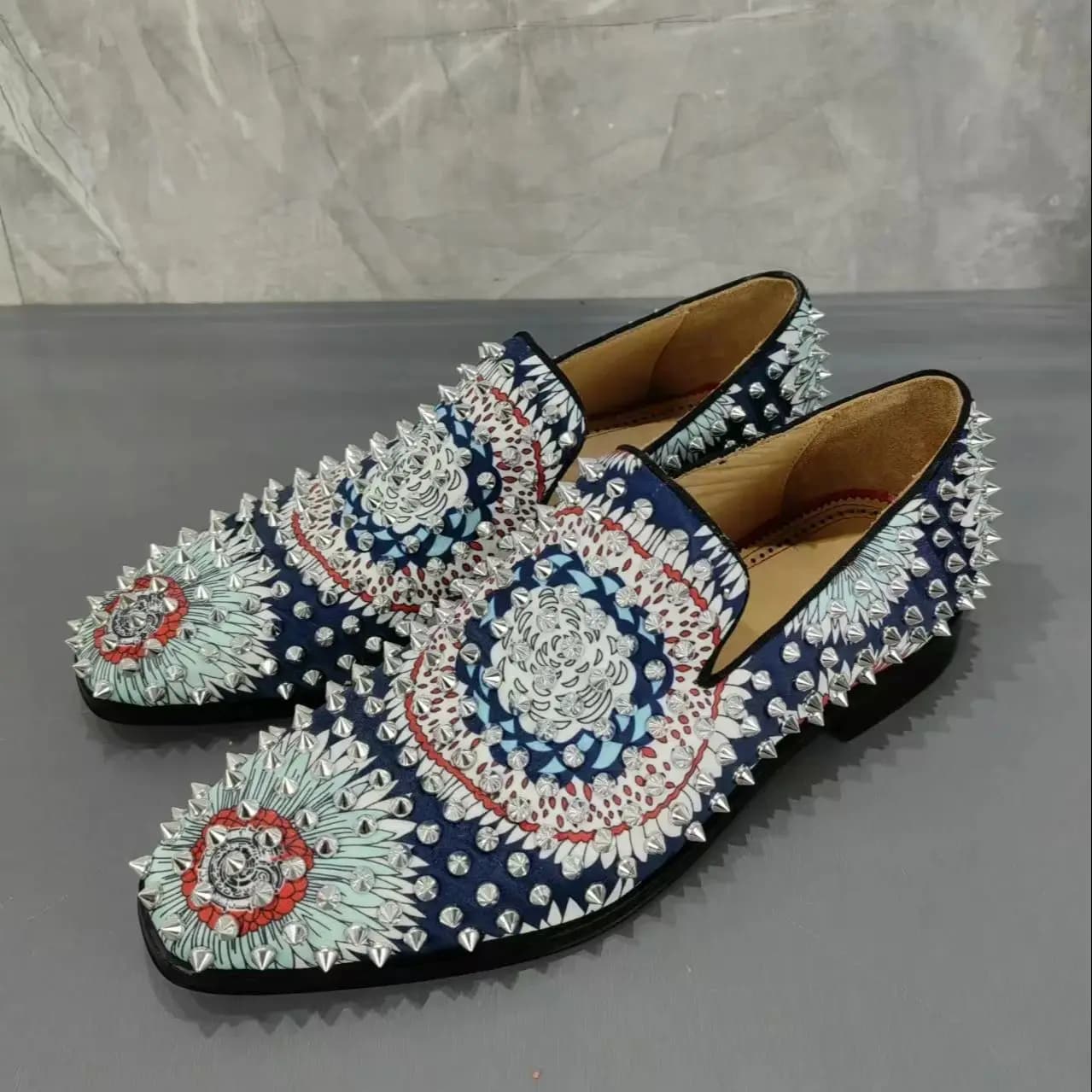 Mocassini da Uomo con Stampa Primaverile, Punta Tonda, Rivetti Decorativi, Scarpe Eleganti Slip-on da Uomo