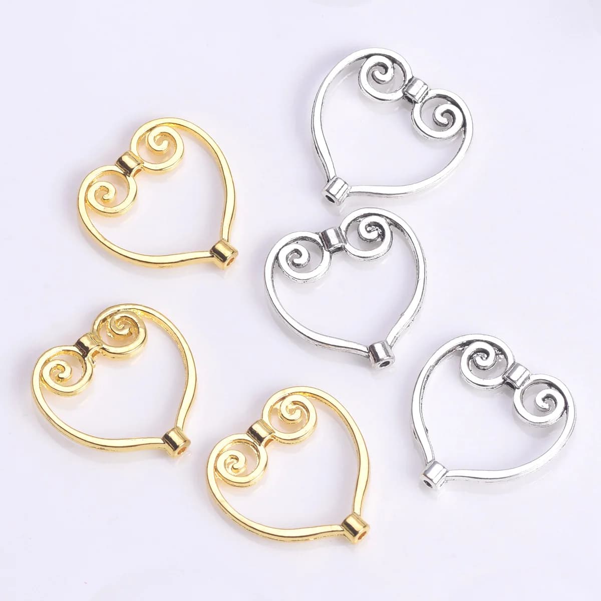 20 pezzi di connettori in metallo a forma di cuore da 20 mm, placcati oro/argento, per la creazione di gioielli fai da te, per orecchini.