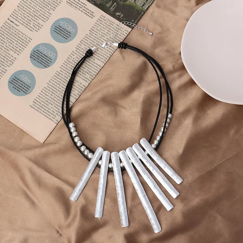 New metal necklace women's alloy popular jewelry European and American exaggerated necklace high-end jewelry