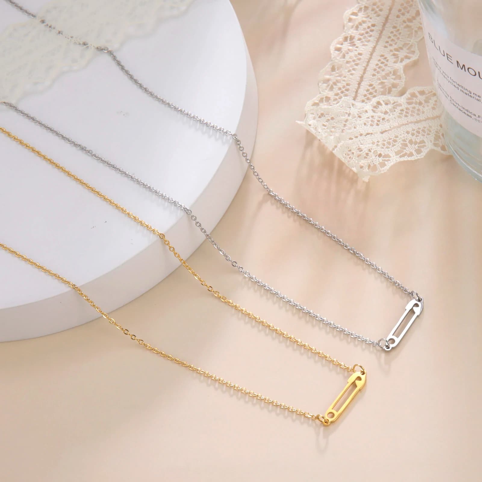 Unique Minimalist Paper Clip Necklaces Women Stainless Steel Pendant Clavicle Chain Necklaces 2024 Exquisite Geometric Jewelry