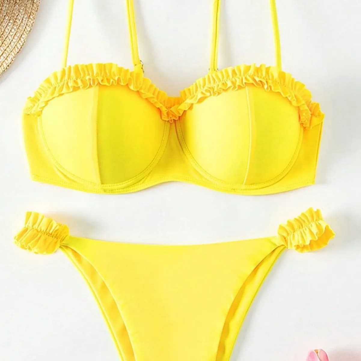 2026 Nuovo Solid Bikini Set Costume da bagno donna Chic Ruffles Micro Bikini Split Costume da bagno Summer Beach Spice Girl 2 pezzi Costumi da bagno