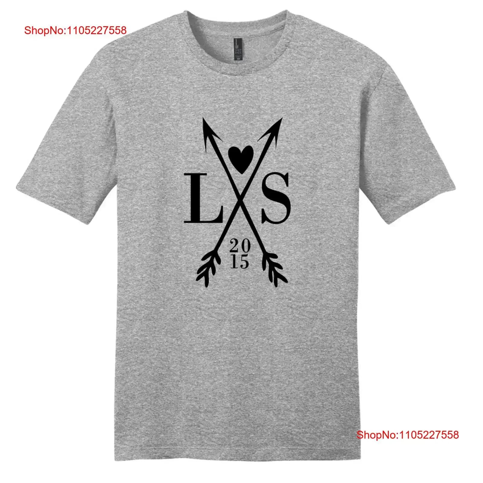 Frecce incrociate personalizzate con iniziali T-shirt Iniziale personalizzata vintage lavata Leggermente morbida unisex traspirante Grafica elegante