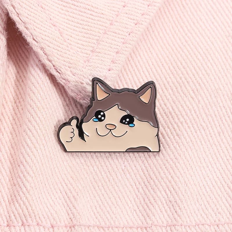 Thumb Up Crying Cat Smalto Pin Kawaii Umoristico Animale Spilla Recommended Backpack Distinctive Amusing Jewelry Gifts For Lovers Of Cats Friends