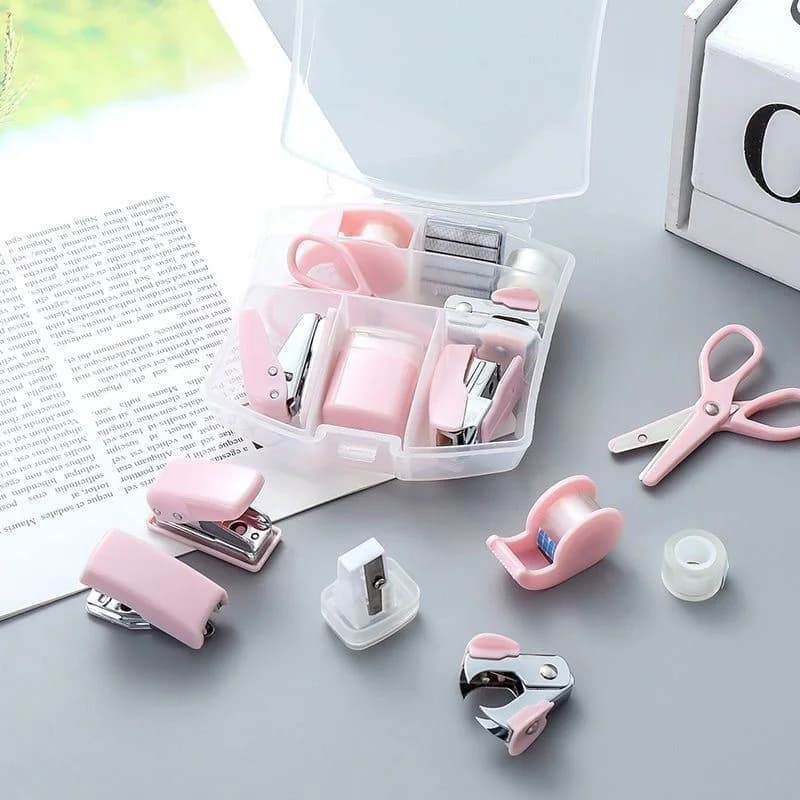 Set di kit di forniture per Mini ufficio da 8 pezzi-include Mini cucitrice, forbici, graffette, graffette, Dispenser di nastro Scrapbook Tool Box