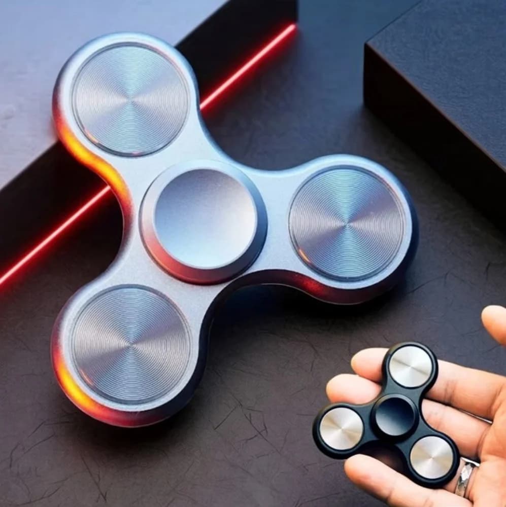 Spinner Antistress in Lega di Alluminio a Tre Pale, Giocattolo Antiansia in Metallo, Regalo per Adulti, Strumento di Rilassamento Portatile e Durevole