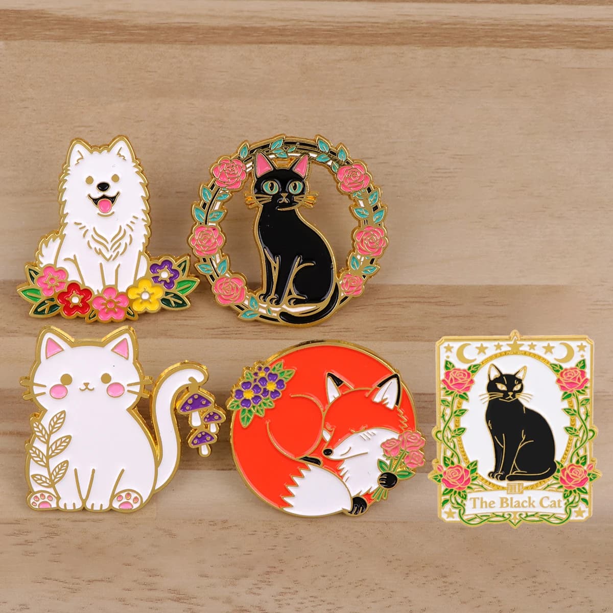 Cartoon White Dog Distintivi Spilla smaltata Spille da bavero per zaini Uomo Donna Spille sui vestiti Distintivi Accessori Giocattoli Regalo