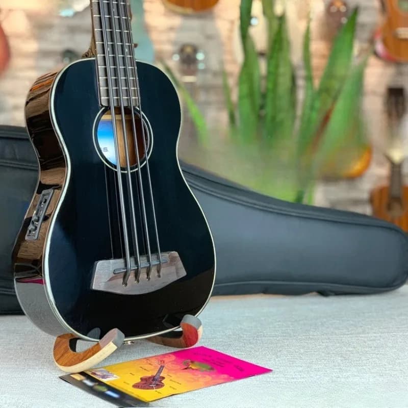 Ukulele basso in legno massello di abete con nucleo color pesca, superficie da 30 pollici