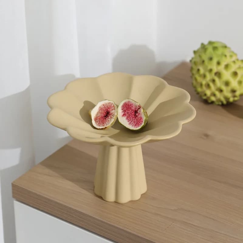 Piatto da frutta semplice con piedi alti, ornamenti in ceramica, tavolino da salotto, piatto da frutta, piatto da snack, frutta secca