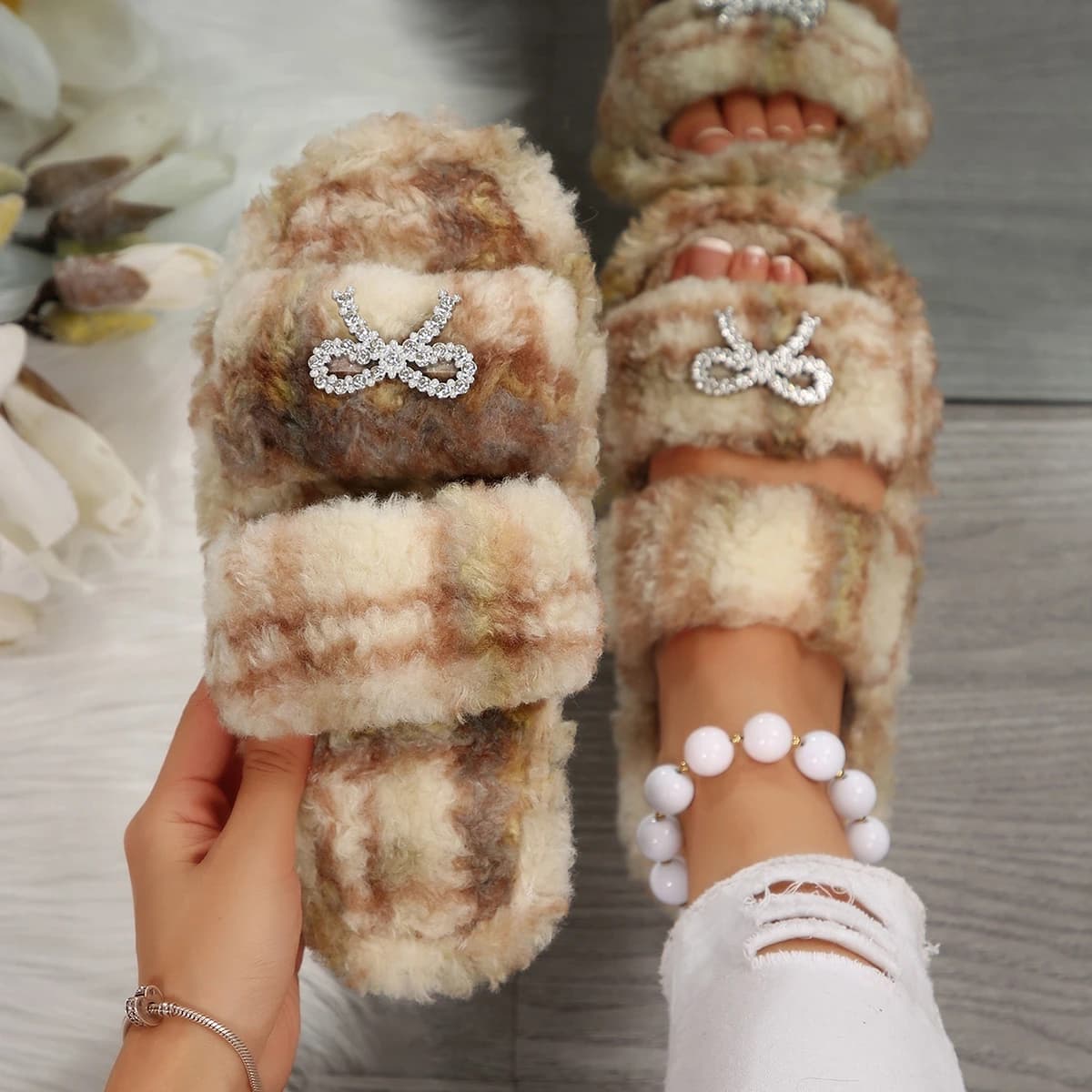 Pantofole da donna Trend Scivoli da interno corti in peluche Donna Inverno Lusso Glitter Bowknot Pantofole pelose Suola morbida Scarpe da donna antiscivolo