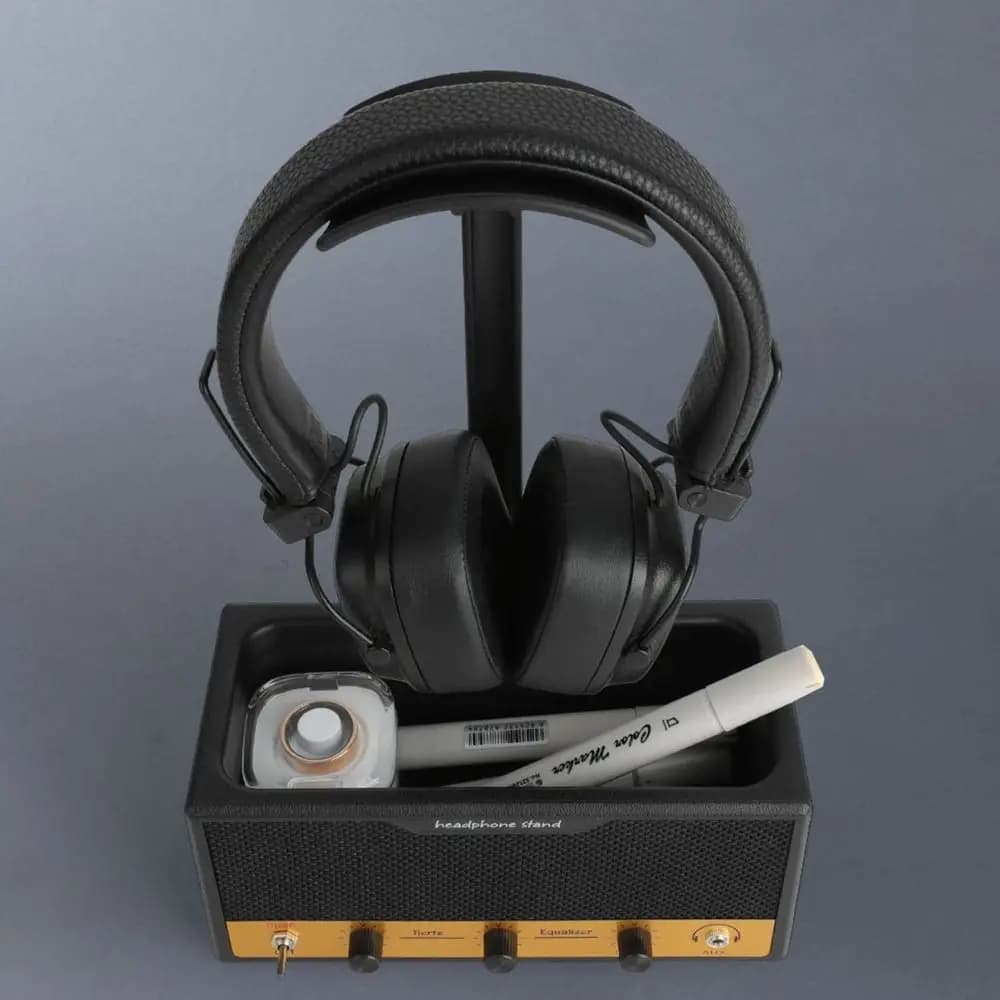 Spacious metal headphone stand with curved design, gaming headset with decorative support bar