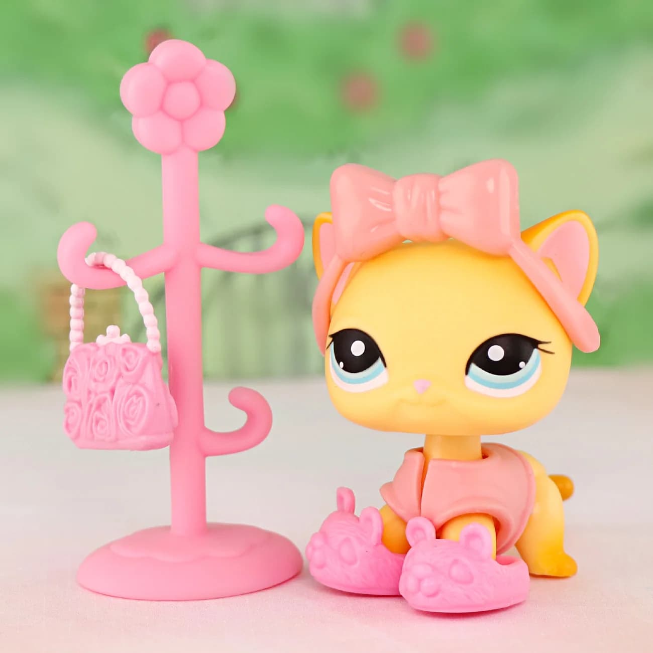 Minilpsshop Bobble Head Toy Gatto a pelo corto con accessori Borsa per fiori da pavimento Scarpe Regalo per bambini per ragazzo e ragazza