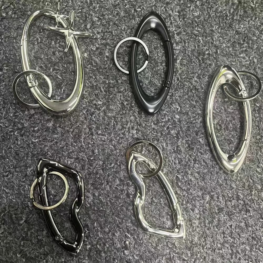 Y2K Punk Star Ovale Icona Essenziale Moschettone Portachiavi A Forma di Ascia Alpinismo Portachiavi per Auto Zaino Gotico Decor Moda Coreana