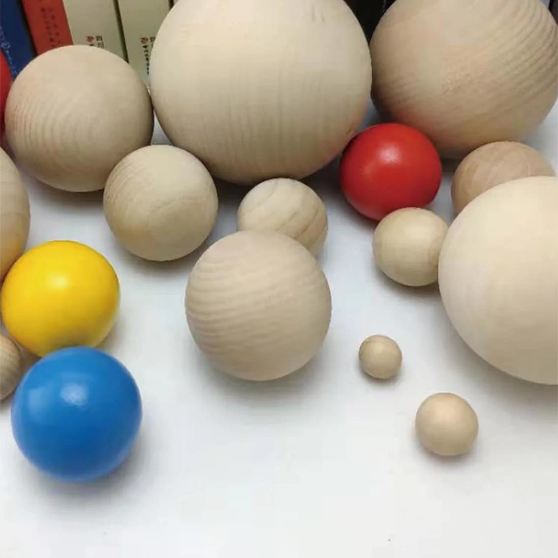 6-100mm Solido Colorato Palla di Legno Grande Sfera Rotonda Costruzione Building Block FAI DA TE Disegnato A Mano Giocattolo di Legno Ornamenti Artigianato