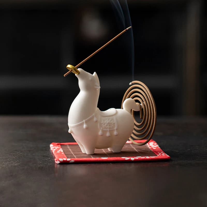 Bruciatore di incenso in ceramica a forma di cavallo bianco, ornamento decorativo moderno in miniatura per la casa