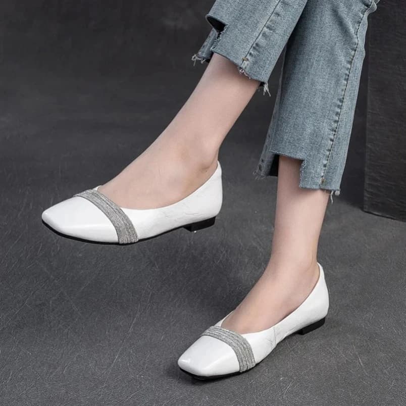 2025 Ballerine da donna Scarpe morbide in vera pelle Strass argento Casual Tacchi bassi Strato di testa Scarpe eleganti alla moda in pelle bovina