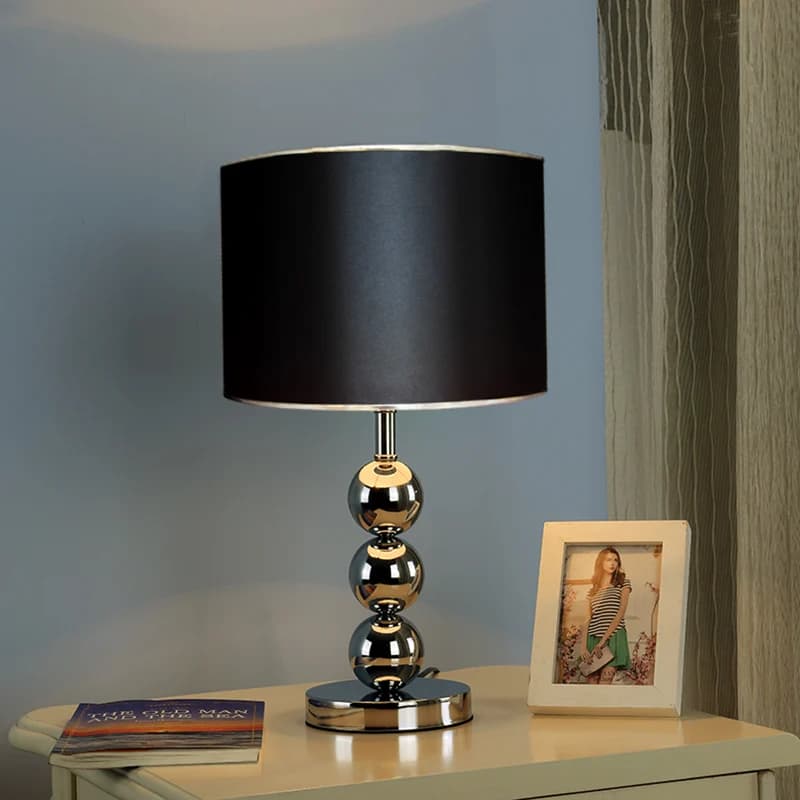 Lampada da tavolo semplice creativa di moda moderna soggiorno argento oro studio camera da letto copertura della lampada da comodino con interruttore lampada da scrivania