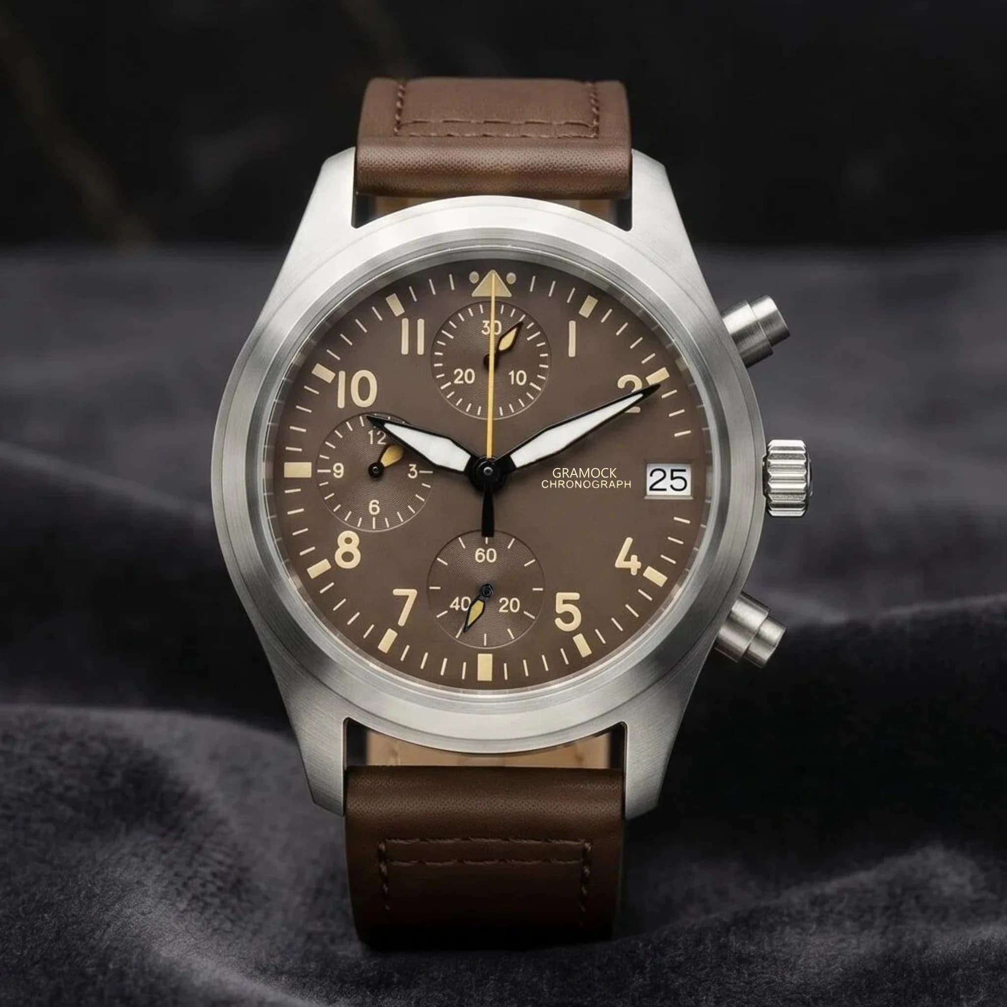 Orologio da Uomo 38mm in Acciaio, Stile Vintage da Pilota, Cronografo al Quarzo VK67, Cinturino in Pelle, Data alle Ore 3, Vetro Zaffiro, Luminoso