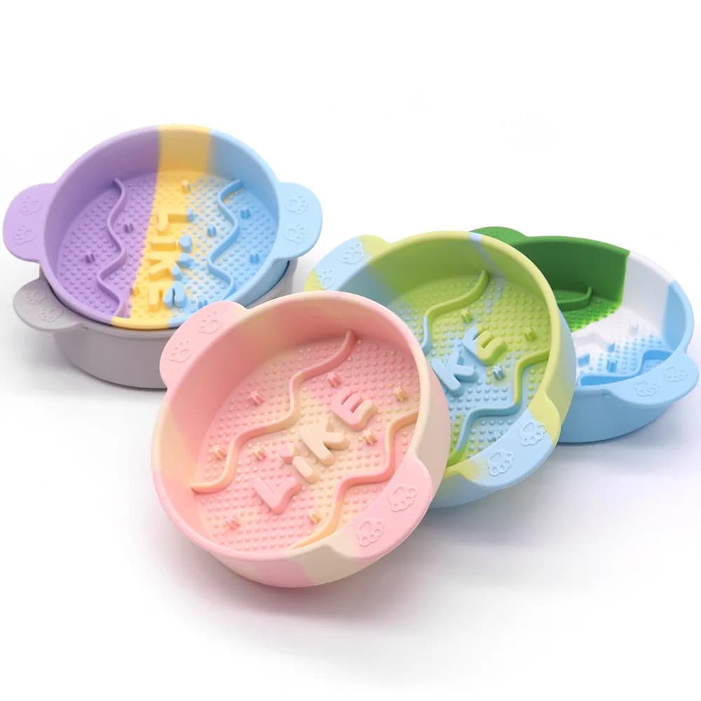 Nuova Ciotola in Silicone per Animali Domestici con Alimentazione Lenta, Antiscivolo e Anti-Ribaltamento, Design con Ventosa, Piatto per Cibo, Accessori per Animali