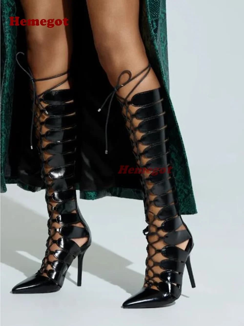 Sandali stringati neri con punta a punta Tacchi a spillo Stivali lunghi da donna in pelle verniciata 2025 Nuove scarpe cave con cerniera posteriore Sexy