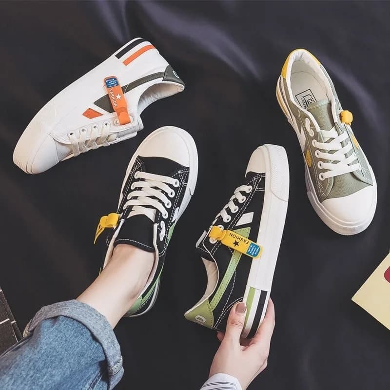 New popular white sneakers for women, low canvas shoes, new spring style, shoes with Korean style rubber sole for students