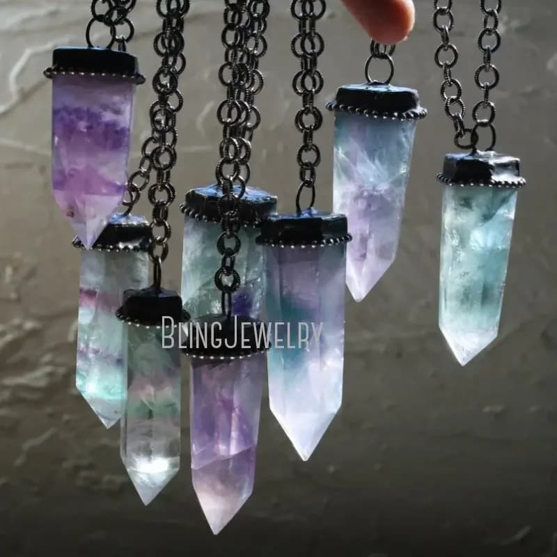 10 pz Arcobaleno Collana di Cristallo Aqua Viola Verde Fluorite Punto Talismano Strega Goth Boho Pendolo Obelisco Donne Gioielli Arcane