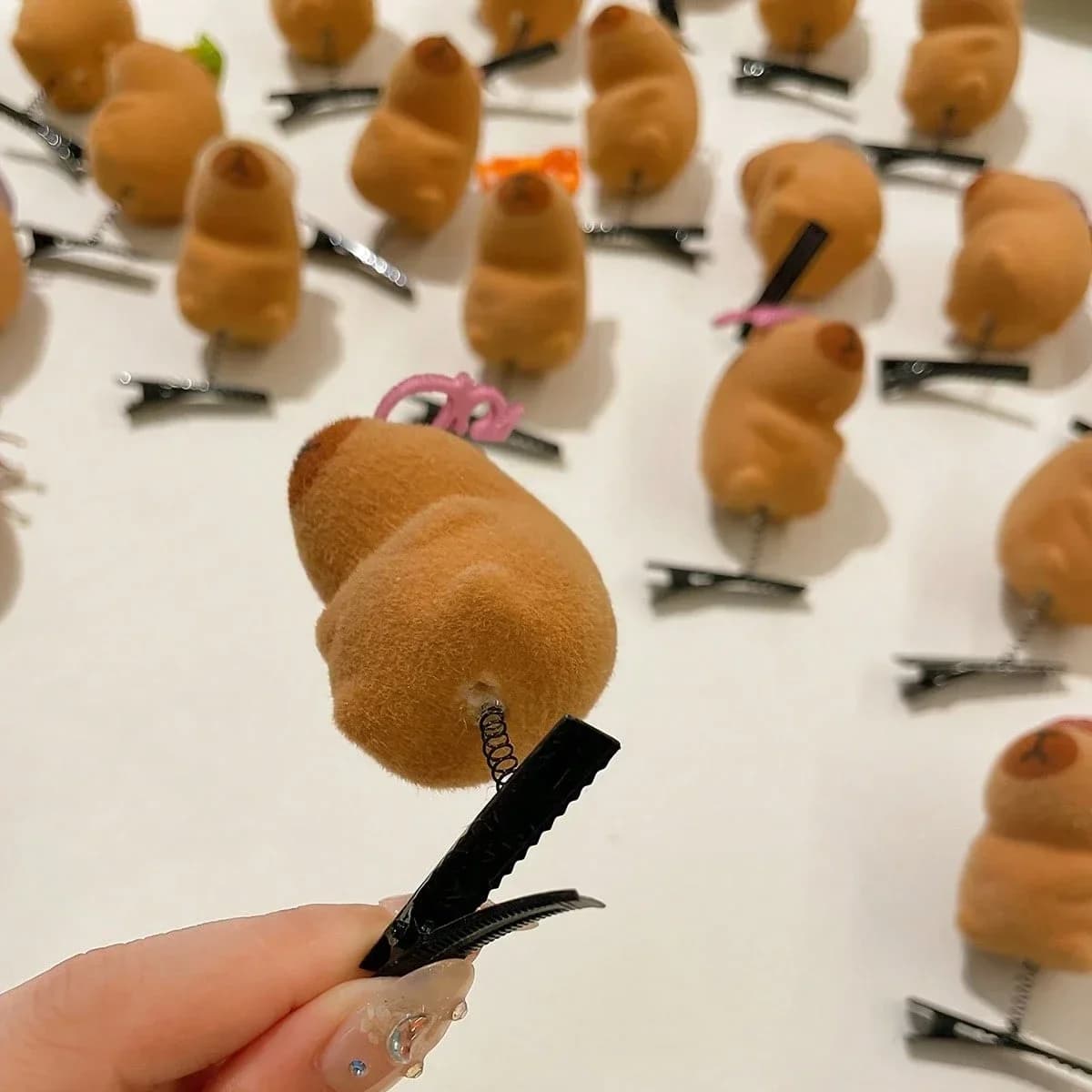 10 fermagli per capelli in peluche a forma di capibara, carini e alla moda, per donna.