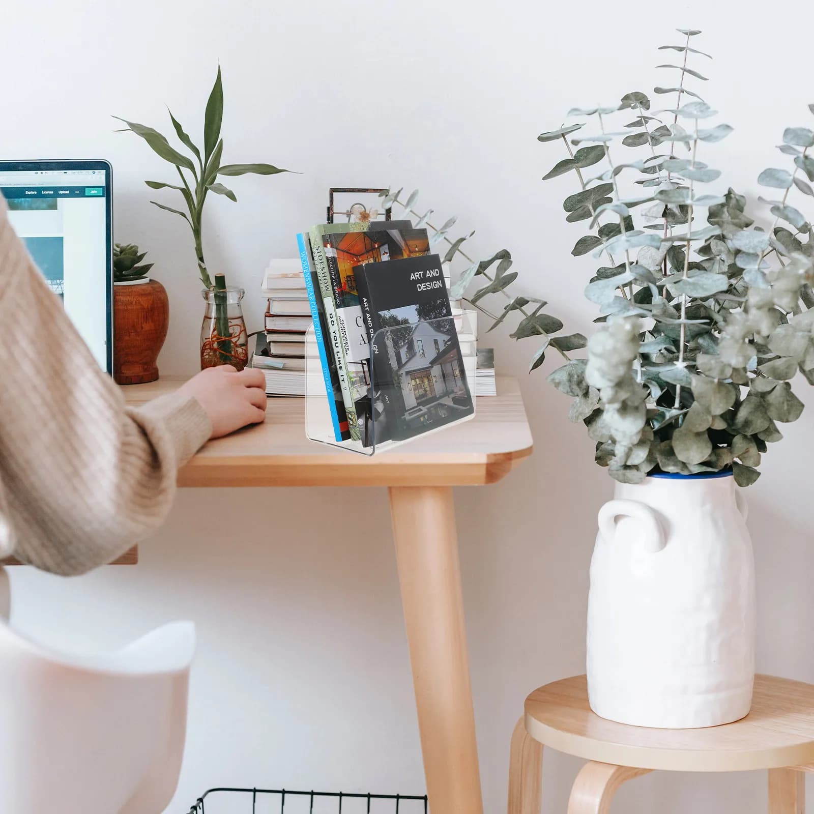 Supporto per Libri in Acrilico Trasparente, Organizzatore Verticale per Riviste, Dischi, Libri, Laptop, Fermalibri Decorativi, Elegante Soluzione per l'Ordine sulla Scrivania