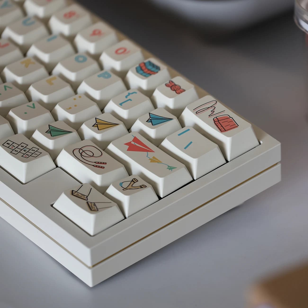 Copritasti a sublimazione Pbt in altezza ciliegia a tema aeroplano di carta Cartone animato bianco semplice per copritasti personalizzati fai da te