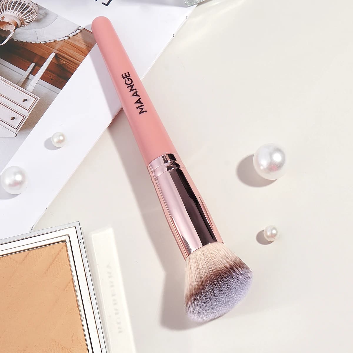 Pennelli per trucco fondotinta angolato MAANGE Premium capelli sintetici contorno viso Bronzer polvere lucidante strumenti per il trucco delicati sulla pelle