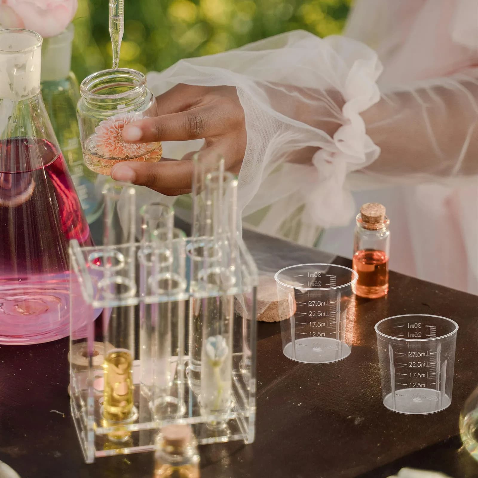 100 Pezzi Bicchierini Graduati in Plastica Trasparente da 30ml, Bicchieri a Doppia Faccia per Miscelazione di Pigmenti, Resina Epossidica, Pittura e Artigianato