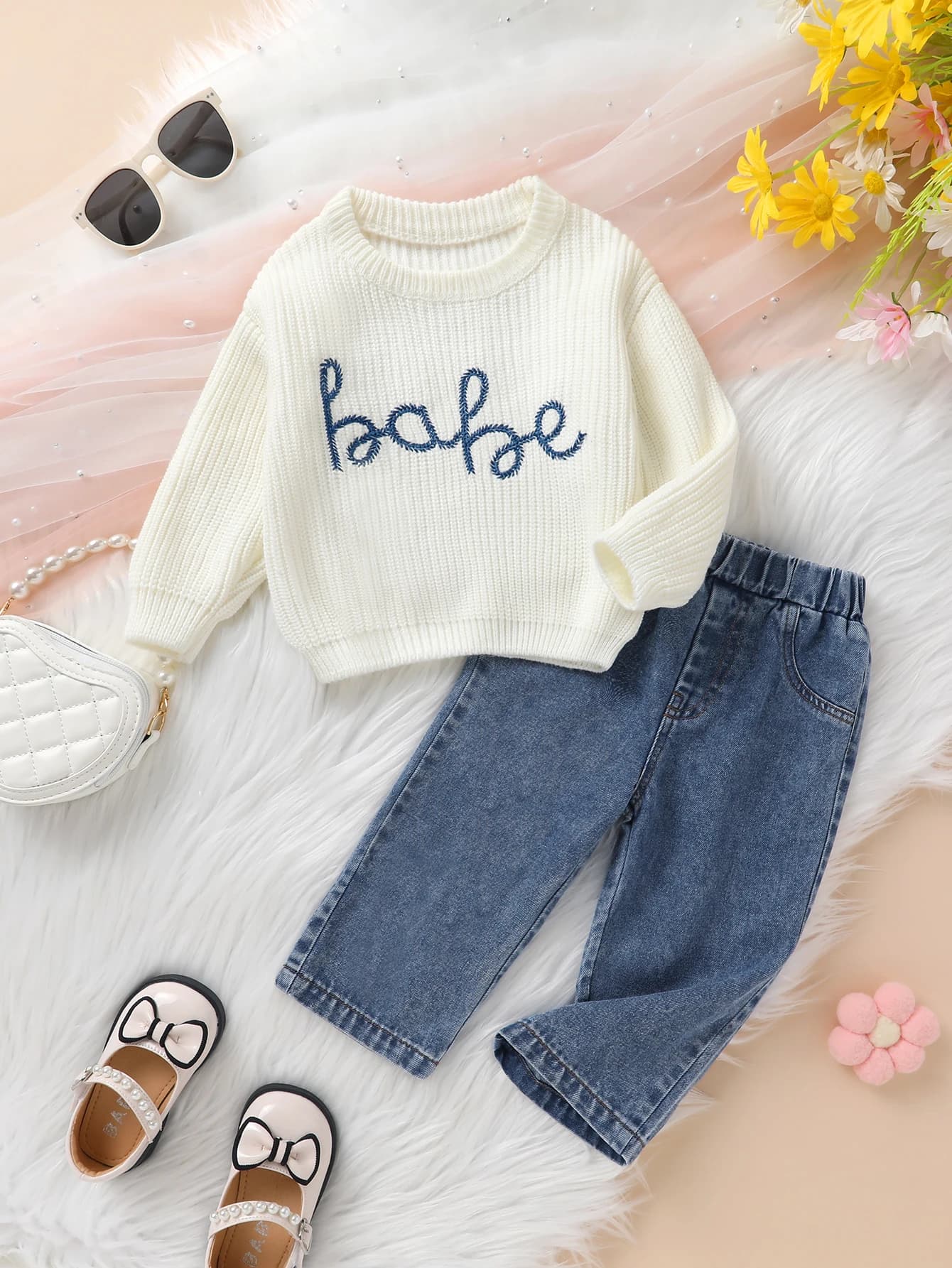 Completo 2 Pezzi per Bambine: Maglione Morbido con Ricamo Minimalista e Jeans con Vita Elasticizzata