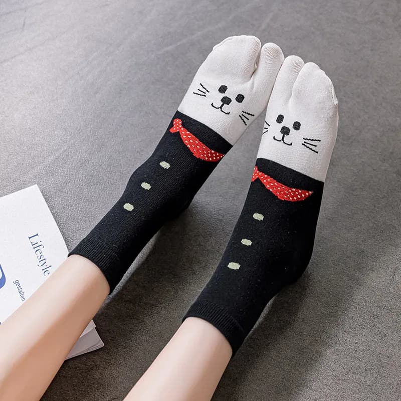 5 paia di calzini Tabi a due dita in cotone da donna, design a cartoni animati a tubo centrale per la primavera e l'autunno, comodi stile a due dita
