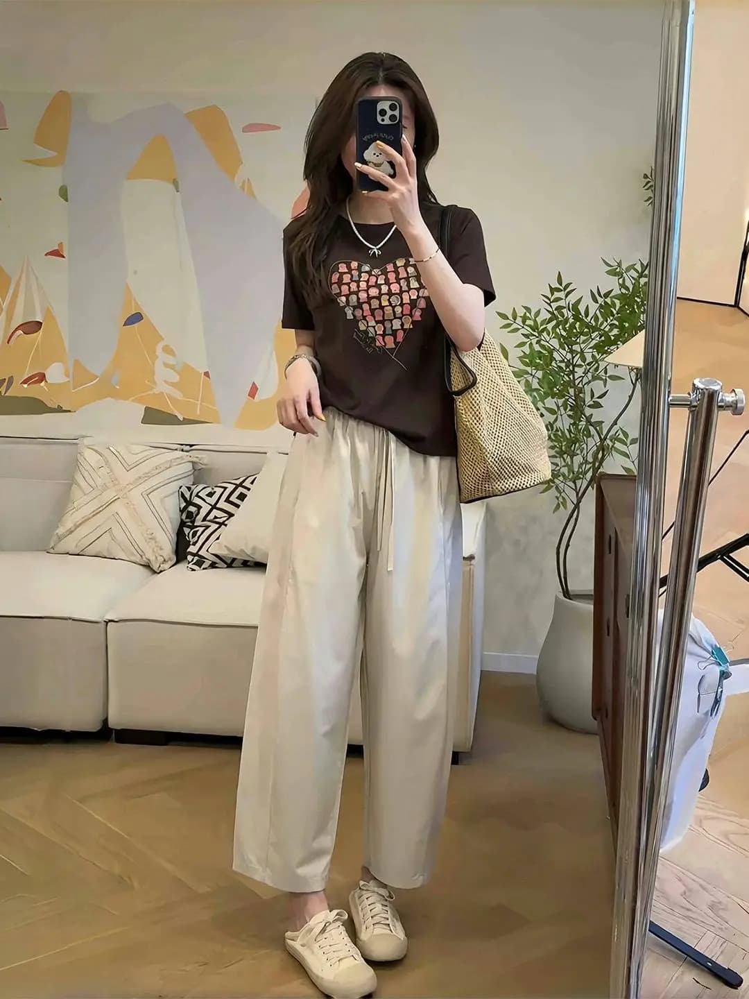T-shirt alla moda a maniche corte e pantaloni a vita alta, abbigliamento casual estivo da donna, set completo dall'aspetto snellente, stile giovanile