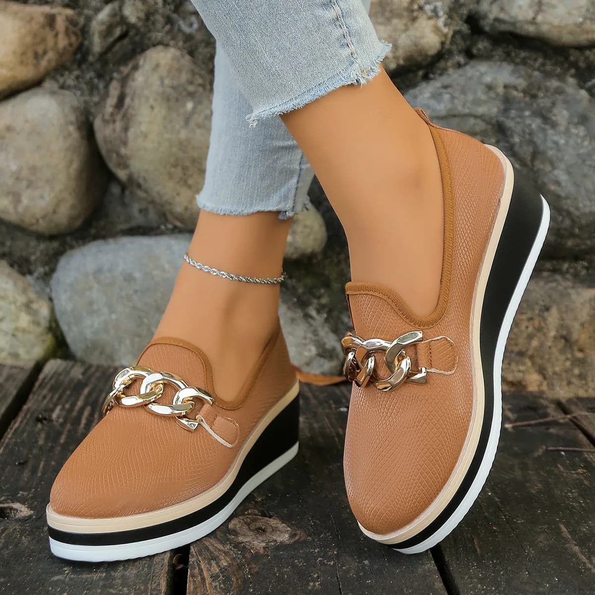 Scarpe singole con pendenza a catena in metallo per donna 2025 Autunno Nuovi mocassini da donna con suola spessa di grandi dimensioni, mocassini alla moda