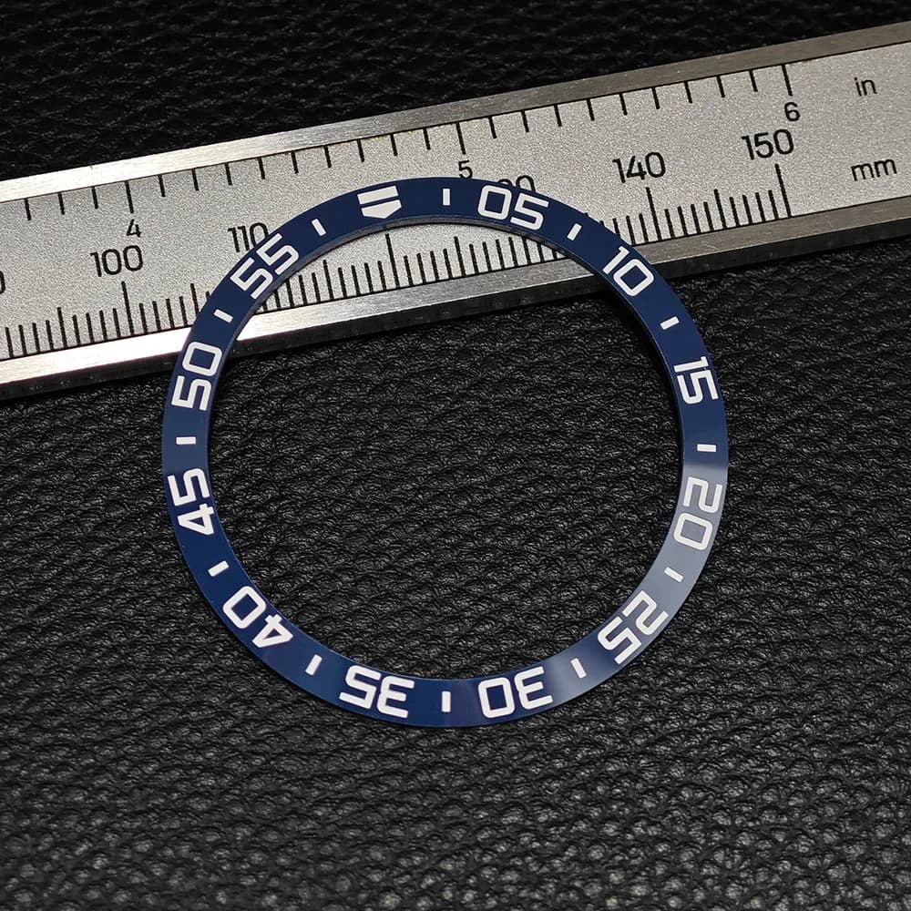 41.5*34.7mm Inclinato senza inserto lunetta in ceramica luminosa Sostituzione degli accessori dell'orologio Inserto lunetta in ceramica blu/nera serie F1