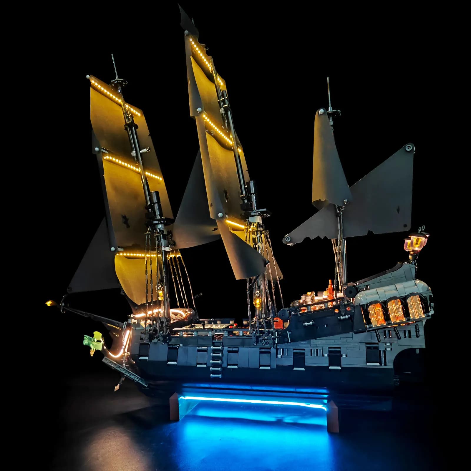 LYBMTWF Kit luce LED compatibile con il modello di nave pirata Lego 10365 (NON includere i mattoni del modello)