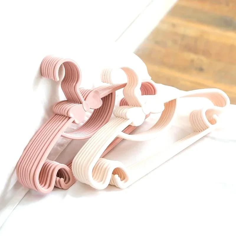 5/10/20pcs Baby Clothes Racks Portable Plastic Towel Display Scarfs Hangers Windproof Children Coats Hanger Clothing Organizer