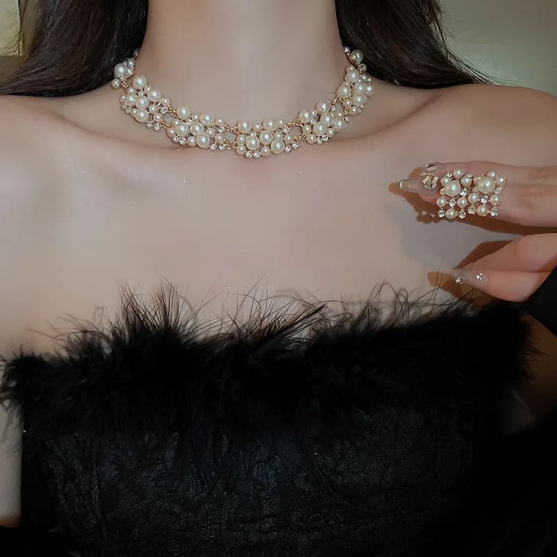 Set di Gioielli da Donna con Collana e Orecchini a Perno con Perle Finte e Strass Rettangolari, Stile Retrò Francese, Choker di Lusso Leggero