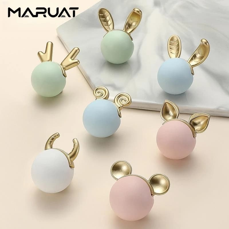 Maniglie per cartoni animati per camerette per bambini mobili da cucina in ceramica per animali maniglie per cassetti a foro singolo maniglie per armadietti per ante dell'armadio