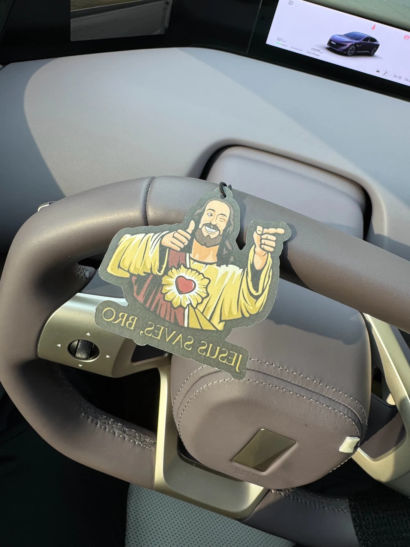 Interessante Deodorante per Auto Edizione Speciale 'Jesus' (4711 Special Edition, Classico per Uomo e Donna) | Supporto per Specchietto Retrovisore e Clip per Bocchetta dell'Aria a Doppio Uso | Compresse per Aromaterapia in Materiale Naturale | Fragranza a Lunga Durata per 90 Giorni | Senza alcol | Non teme l'esposizione diretta al sole | Progettato specificamente per la rimozione degli odori in auto, armadi e bagni. | Grafica Animata per Cartoni A