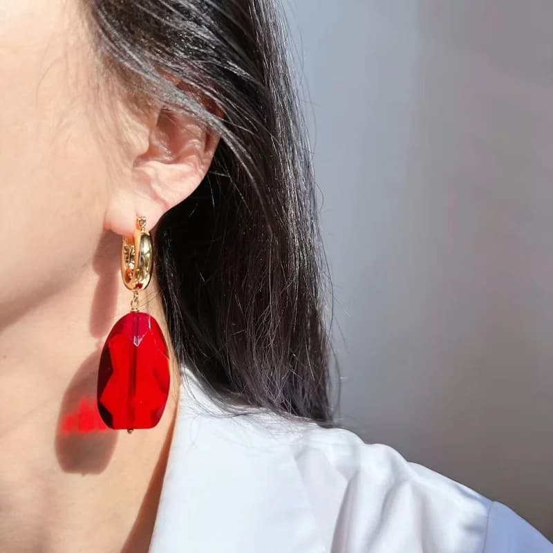 Orecchini in Metallo con Design in Cristallo Fatti a Mano per Donne, Eleganti Gioielli in Vetro Rosso, Accessorio per Uso Quotidiano, Stile Europeo