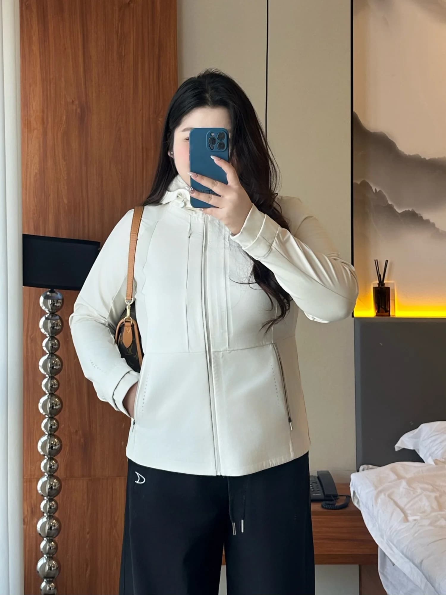 Slimming Effect Outdoor Spring Jacket Large Size Women's Fashionable Hooded Short Coat Casual Straight Cut Nylon Fabric