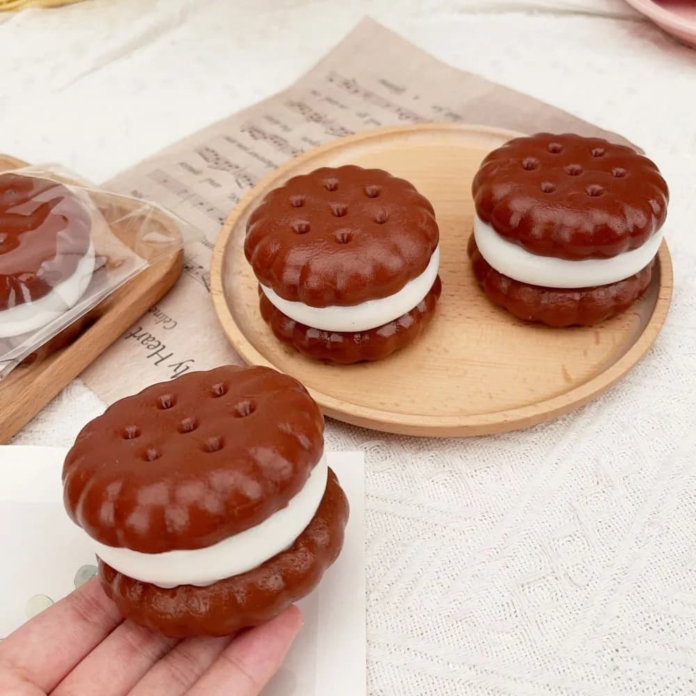 Biscotti Squishy Taba a Forma di Sandwich, Giocattolo Antistress a Lenta Risalita, Fidget Sensoriale per Ansia, ADHD, Autismo, Regalo per Bambini e Adulti