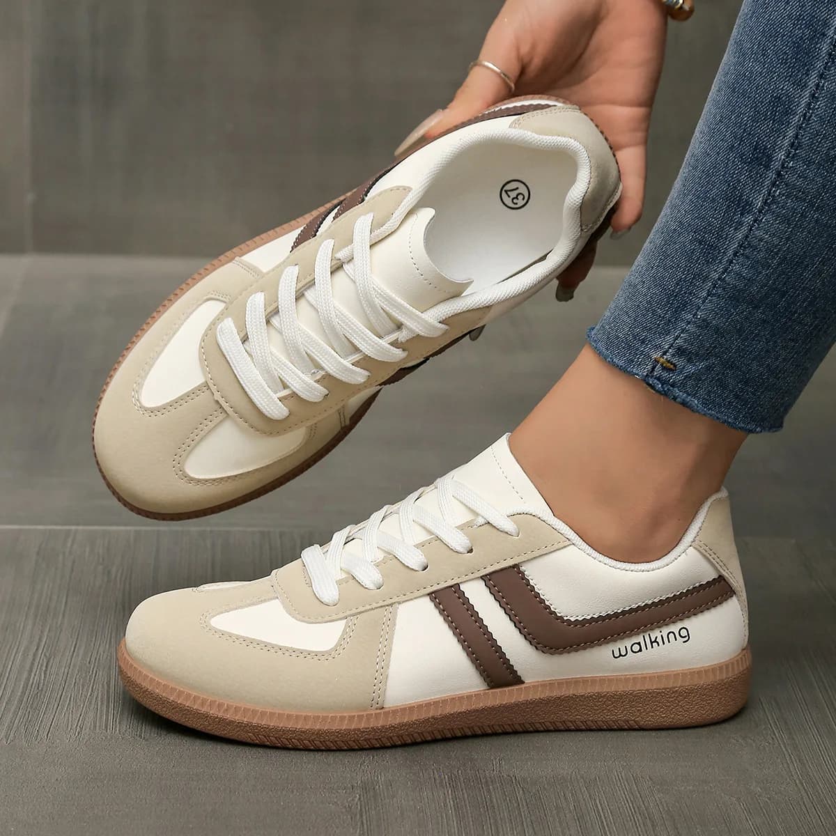 Scarpe da ginnastica da donna 2025 Primavera Nuovi mocassini piatti di lusso Comodo slip on Scarpe da ginnastica femminili morbide Scarpe da esterno leggere per donna