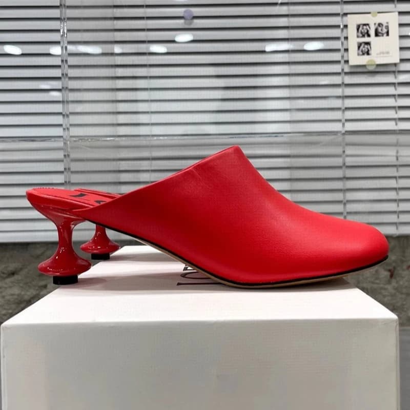 Pantofole da donna eleganti con punta quadrata Sandali in pelle con tacco medio alla moda Scarpe da mulo Tendenza primavera Abito firmato Femme Chaussures