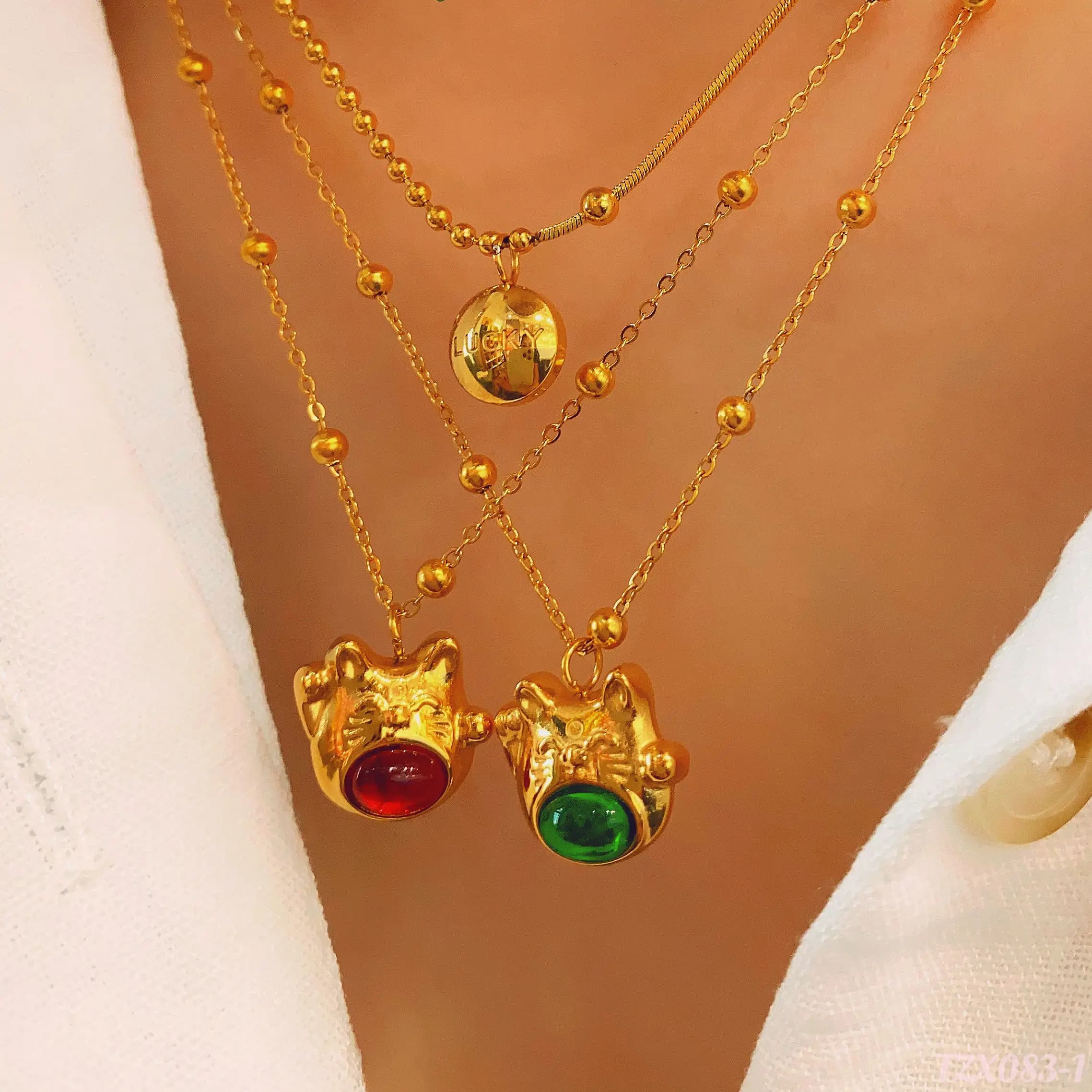 CARLIDANA Collana con gatto carino Ciondolo con sfera in pietra naturale in acciaio inossidabile Collana girocollo con gioielli di moda in cristallo placcato oro 18 carati